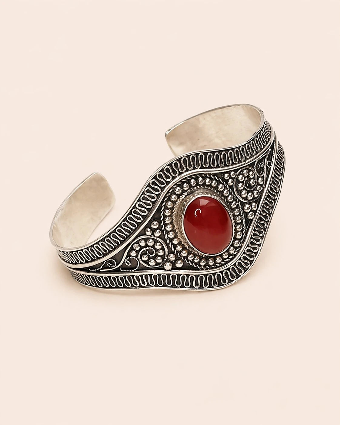 Kunda – Bracelet en Argent Amazigh avec Onyx Rouge