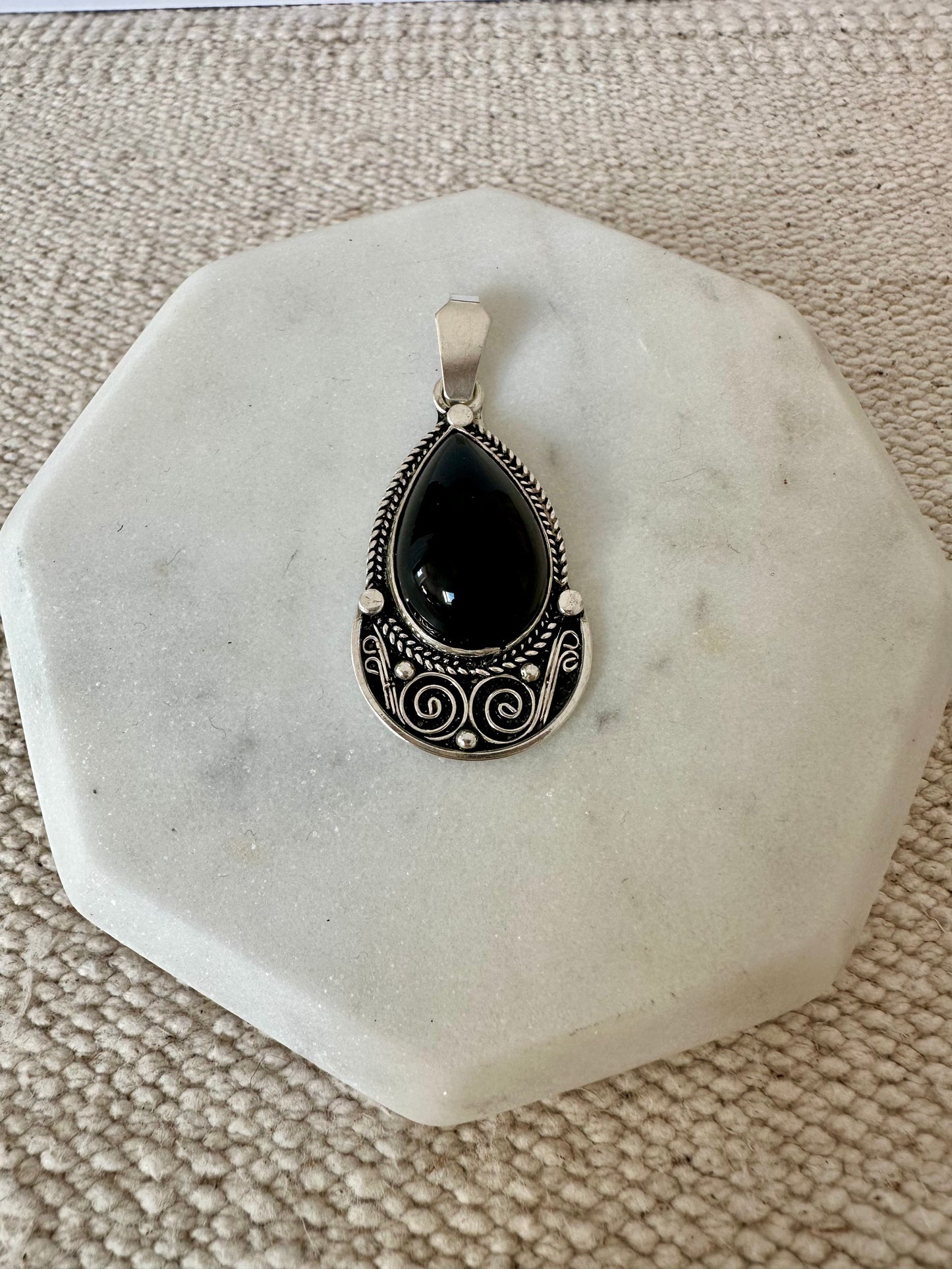 Tarra - Amazigh Silver Pendant with Onyx