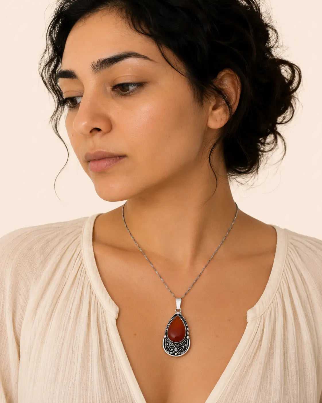 Pendentif Tarra en Argent et Onyx Amazigh – Chaîne 45 cm