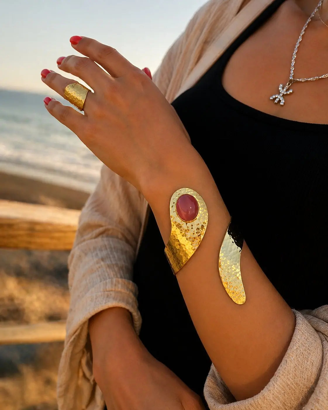 Manchette Tasaft en Cuivre Forgé – Bracelet Spirale Ajustable et Quartz Rose ou Turquoise