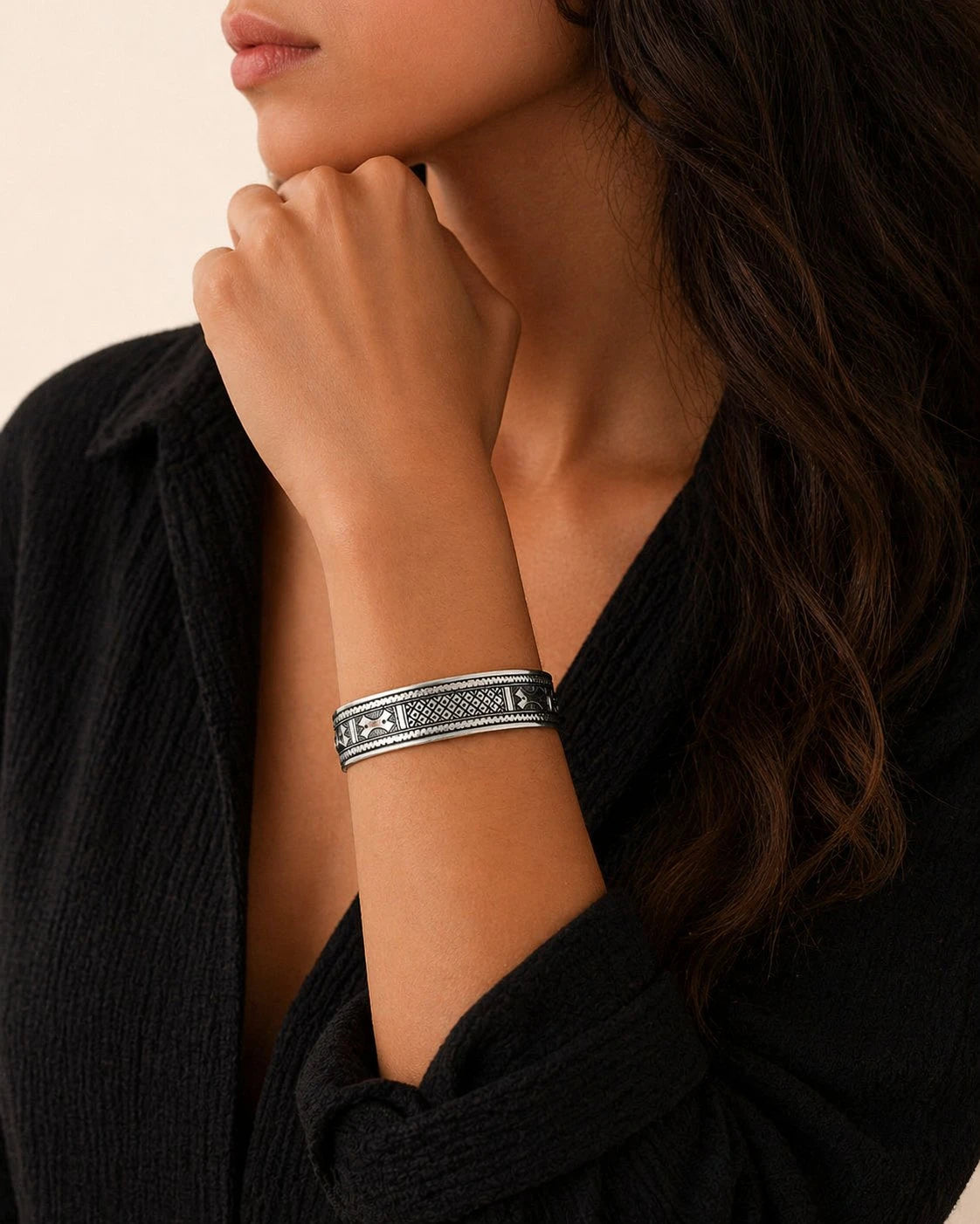Tunaruz – Manchette Amazigh en Argent