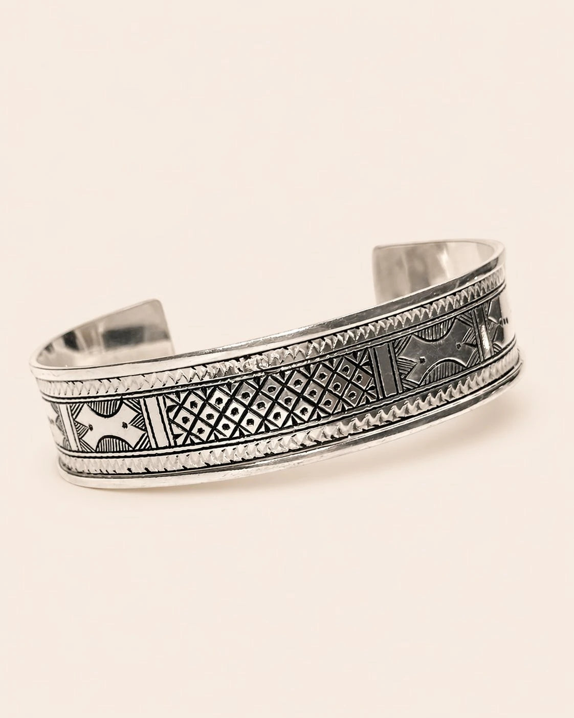 Tunaruz – Manchette Amazigh en Argent