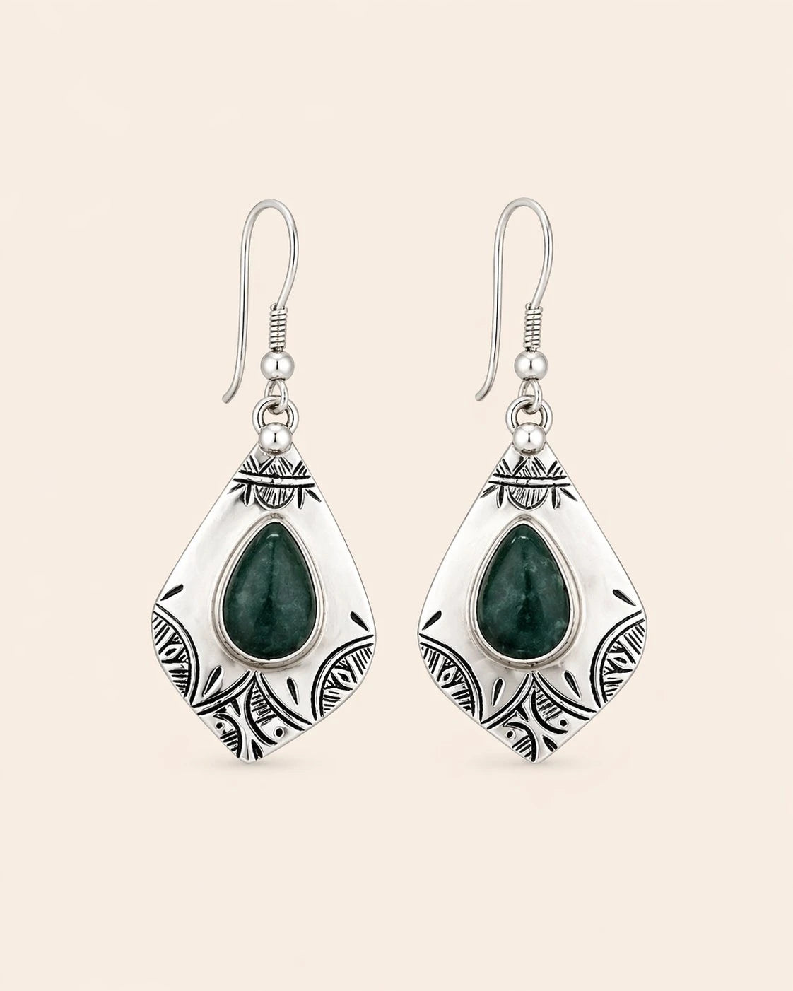 Yamina – Boucles d'Oreilles Amazigh Pendantes Gravées en Forme de Larme