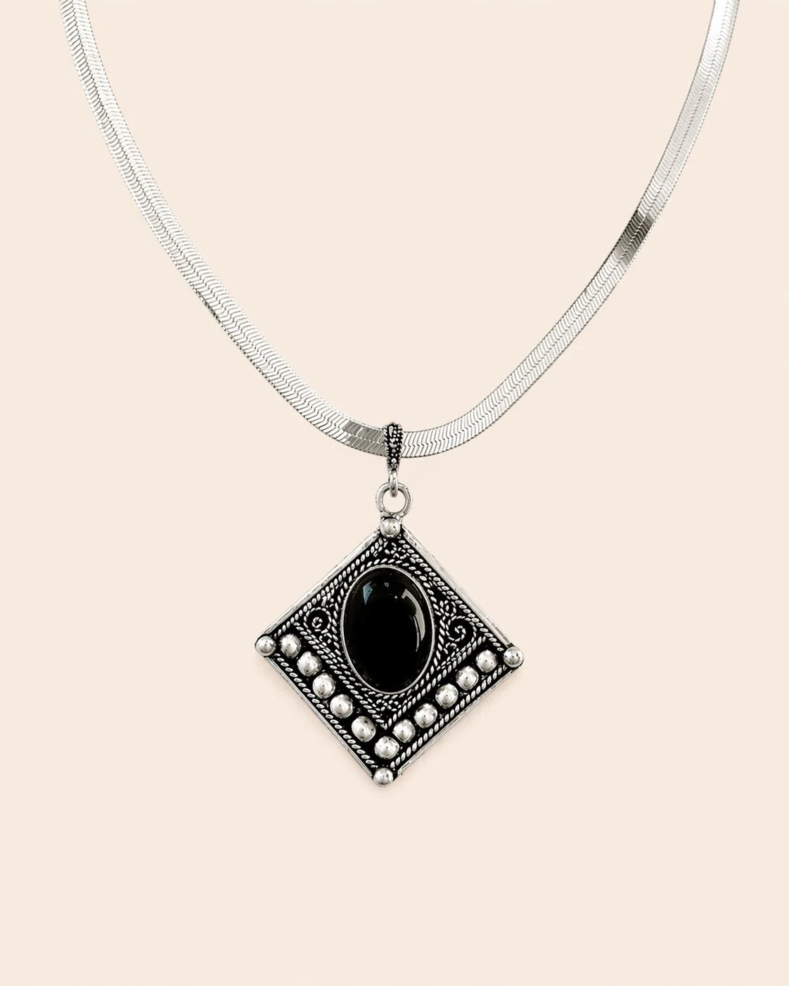 Almas – Collier et Pendentif Amazigh en Argent