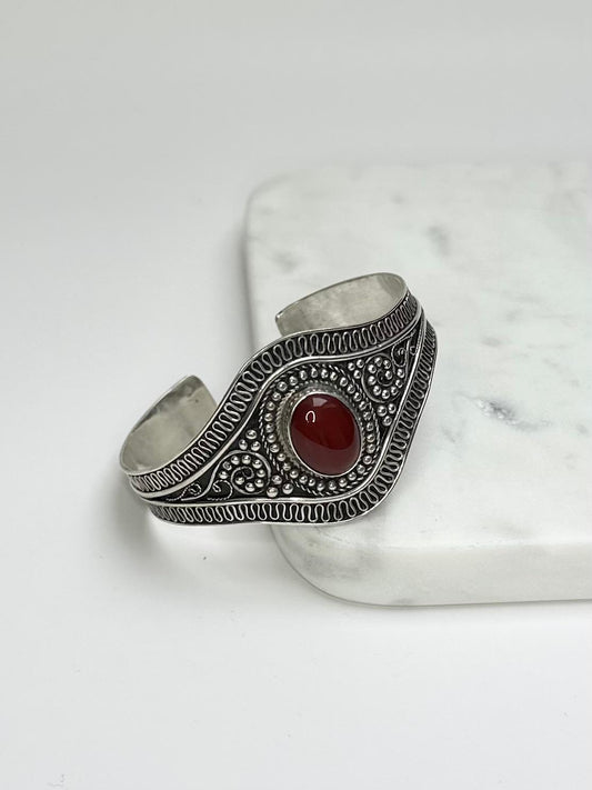 Kunda - Amazigh Silver Bracelet with Red Onyx