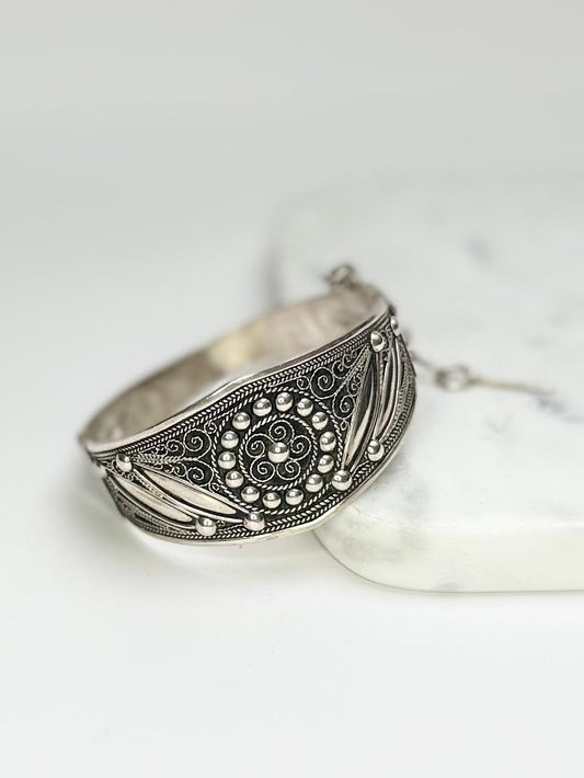 Tadla - Amazigh Silver Cuff Bracelet with Filigree and Clasp