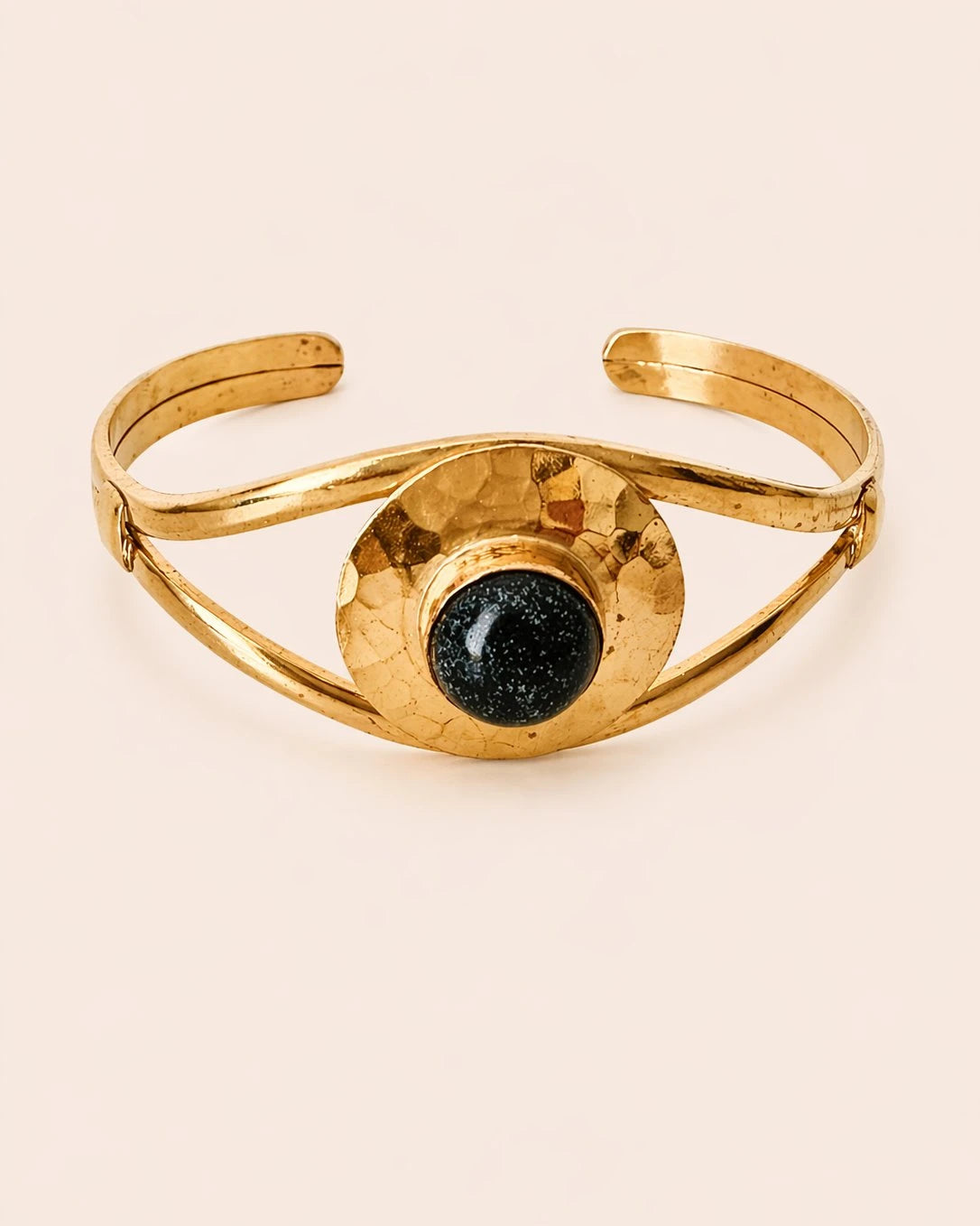 Bracelet Tafukt en Cuivre Fait Main – Jonc Solaire Héritage Amazigh