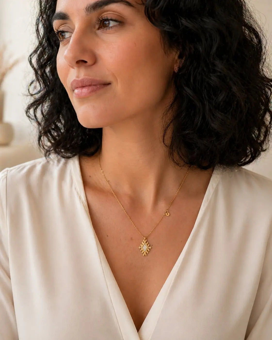 Collier Tanit Losange Doré – "Statement" Amazigh en Acier Inoxydable