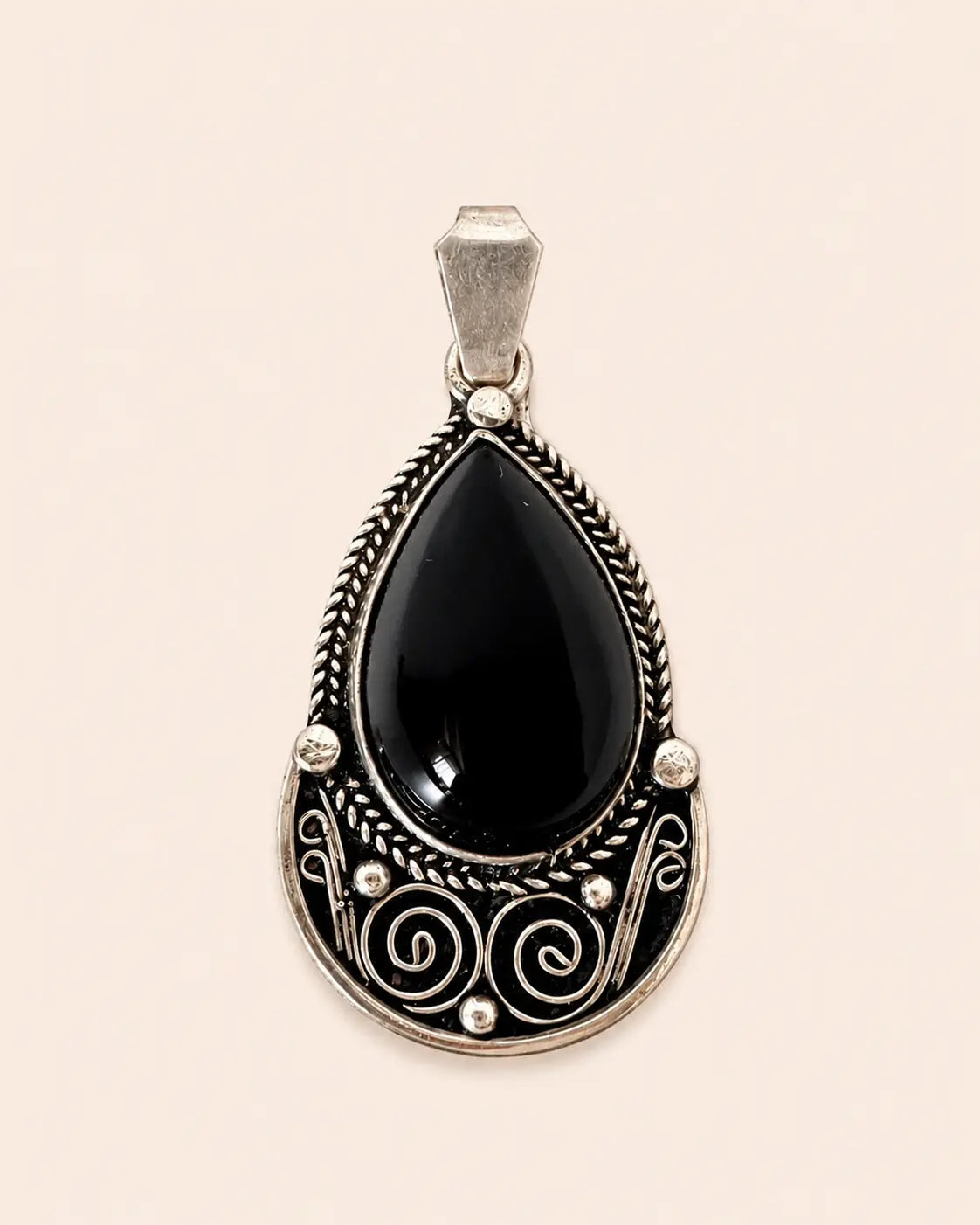 Pendentif Tarra en Argent et Onyx Amazigh – Chaîne 45 cm