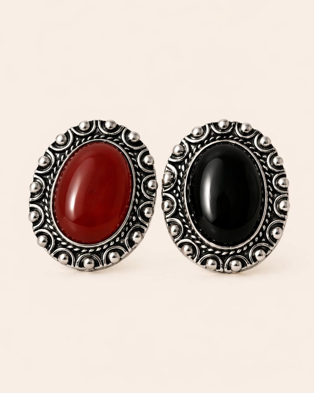 Tarra adjustable sterling silver ring featuring a central black natural onyx stone with Berber engravings.