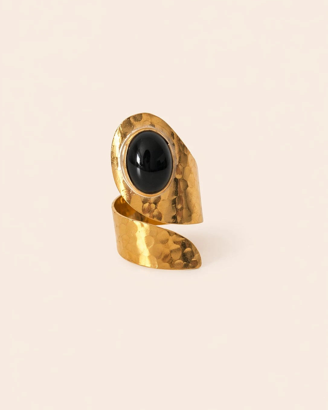 Bague Tasaft en Cuivre Forgé – Spirale Artisanale et Onyx Noir ou Rouge
