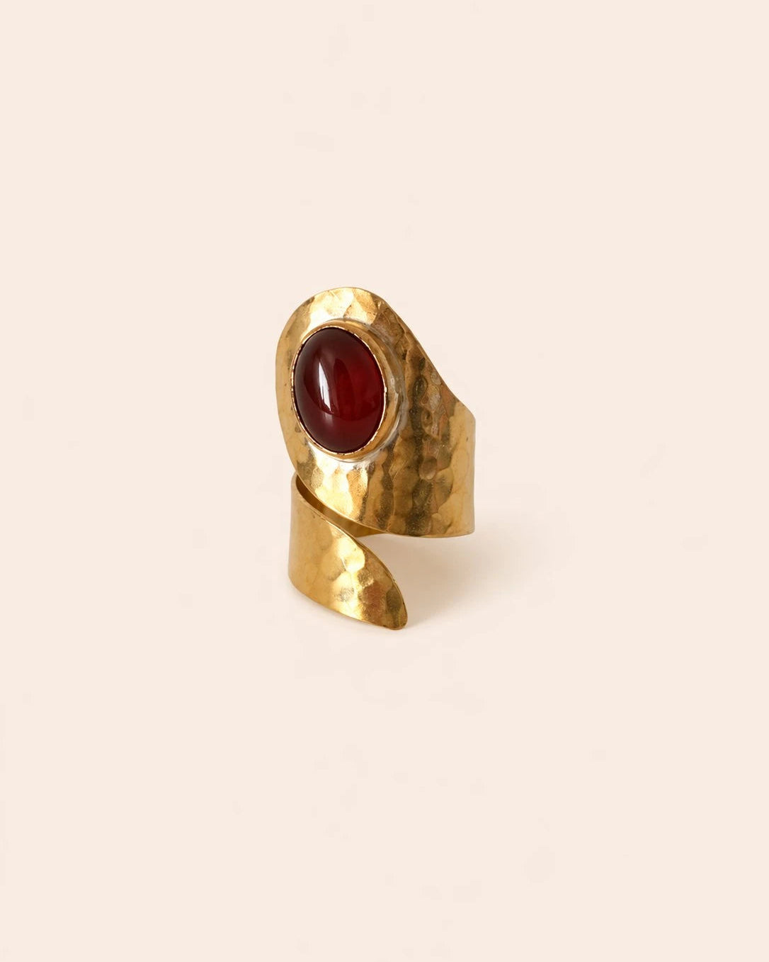 Bague Tasaft en Cuivre Forgé – Spirale Artisanale et Onyx Noir ou Rouge