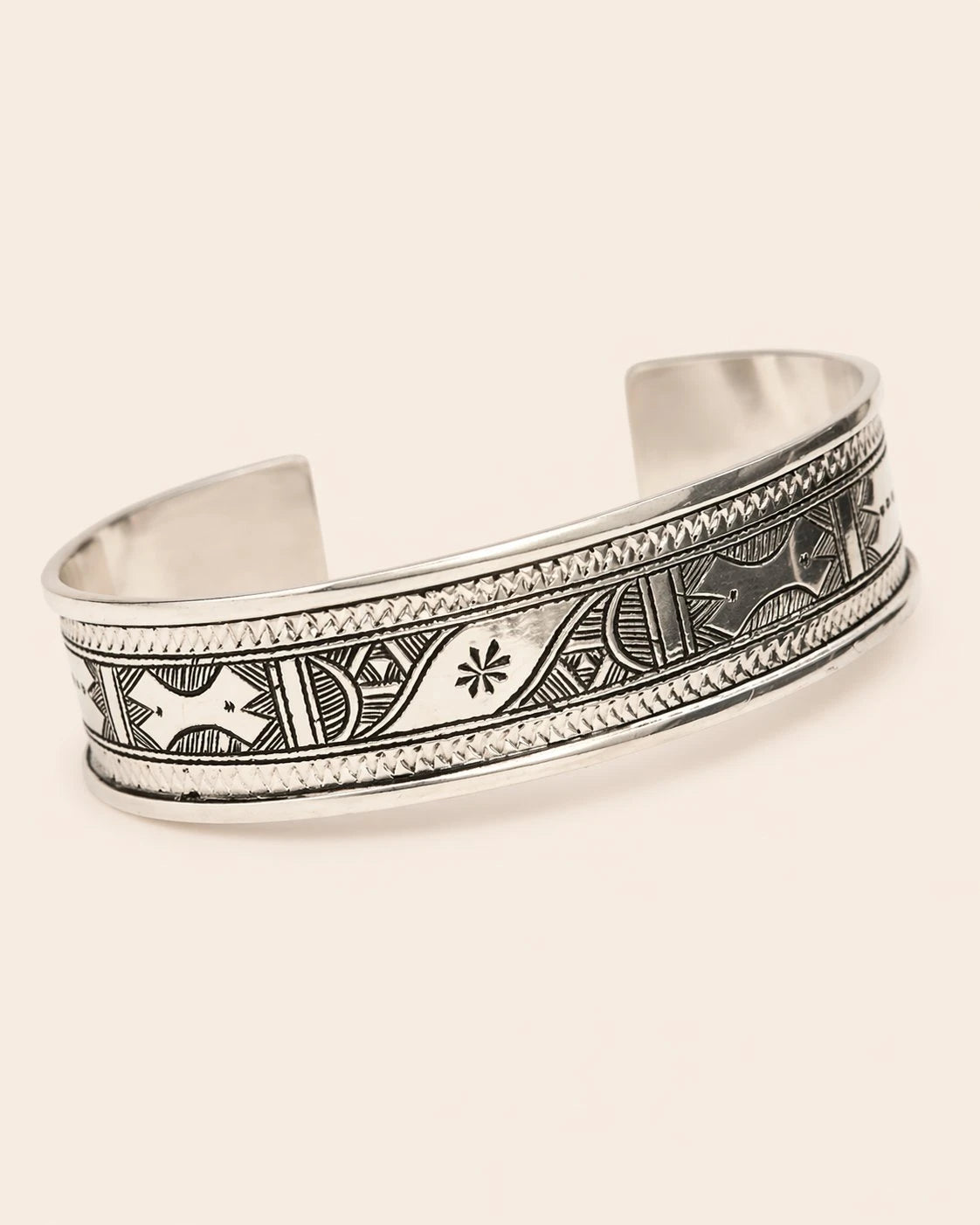 Tunaruz – Manchette Amazigh en Argent